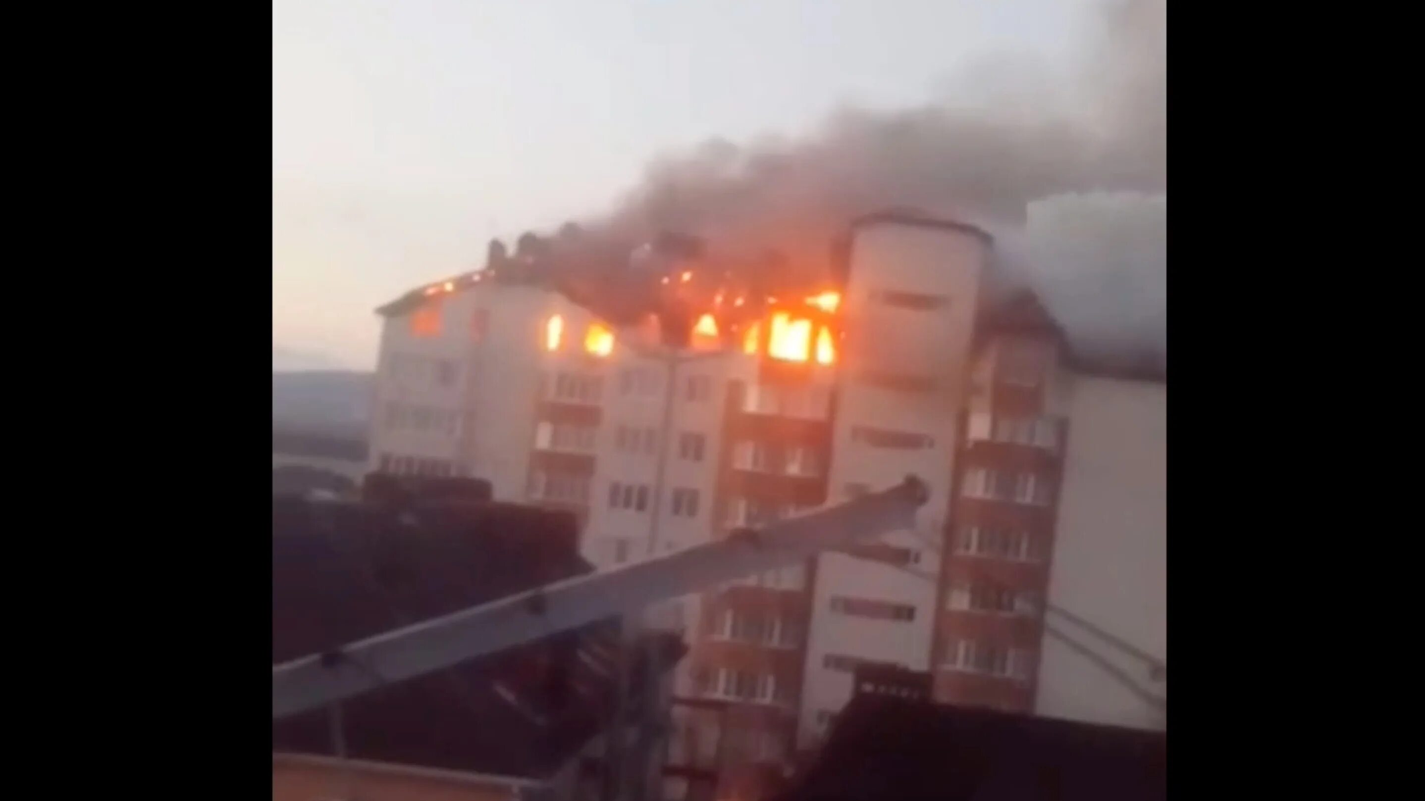 Пожар в многоквартирном доме Анапа. Пожар в Анапе 2021. Пожаром в многоквартирном жилом доме в Анапе. Анапа пожар Лазурная. Пожар в анапе 13 февраля 2024