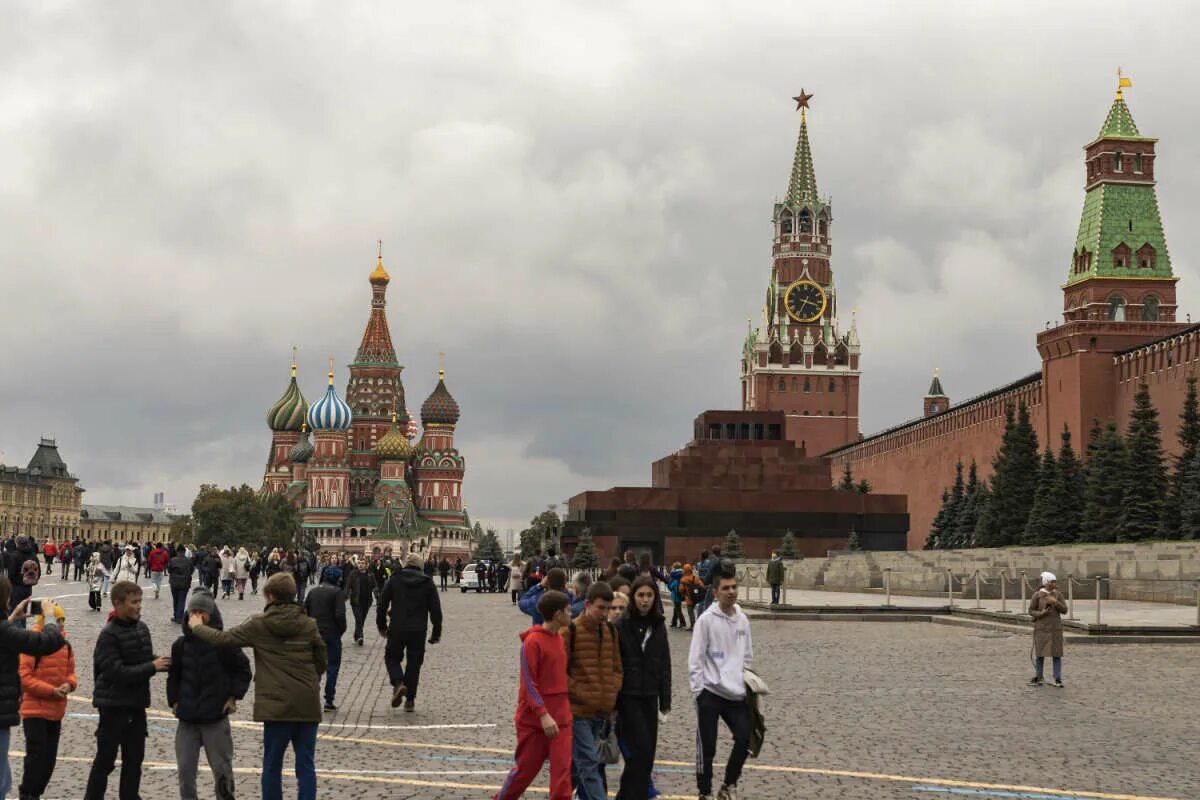 кремль люди. исторический центр москвы красная площадь. москва 21 век красная площадь. московский кремль и красная площадь. москва красная площадь для фотошопа.