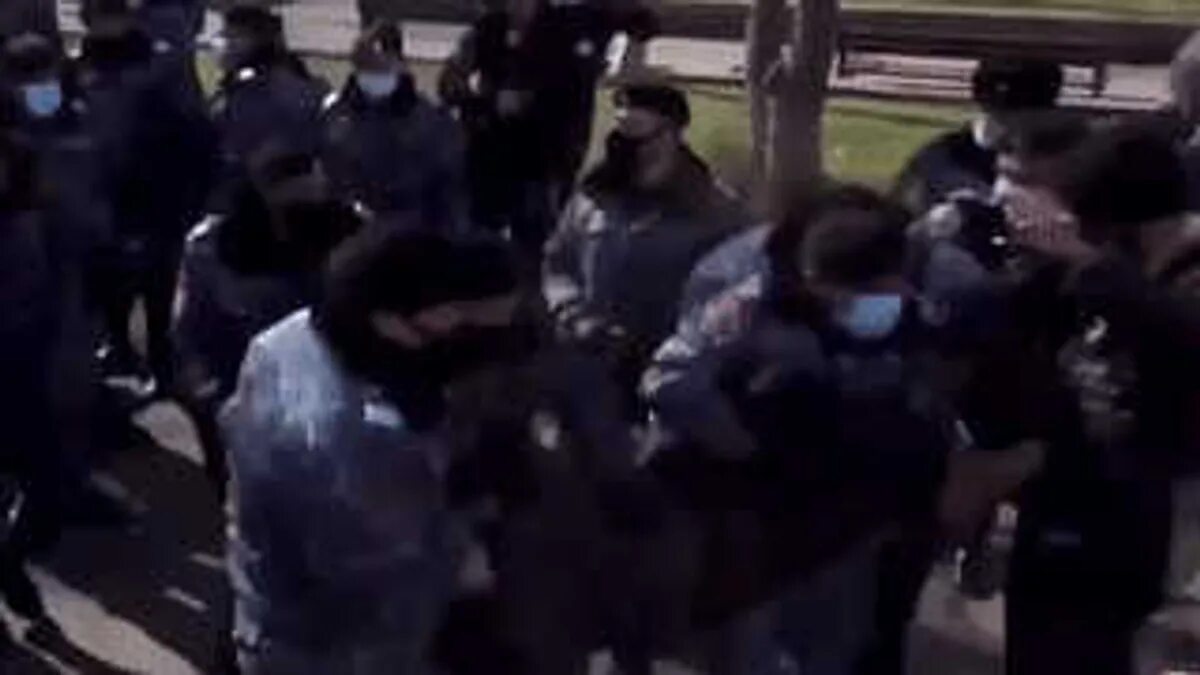 Вооруженные люди ворвались в полицию в ереване. Задержание в Ереване 2.02. 23. Армянский Фидаи захвата заложников полиции Ереван. Митинги против Пашиняна.