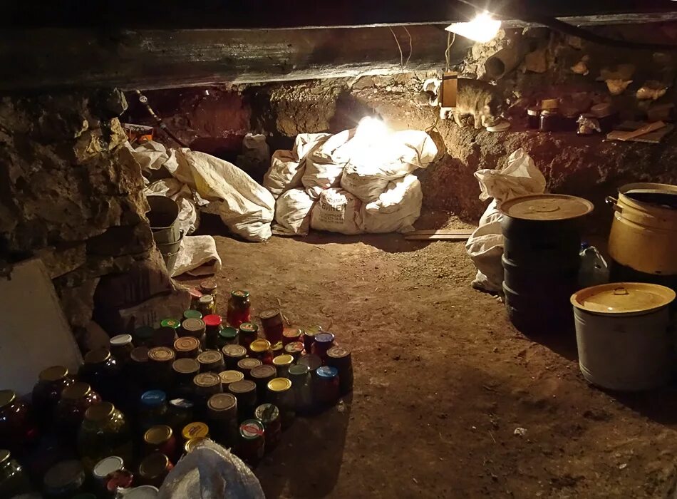 пельмени царские состав. подвал для хранения овощей. подвал с едой. подвал ивана грозного в александровской слободе. винные погреба князя трубецкого.