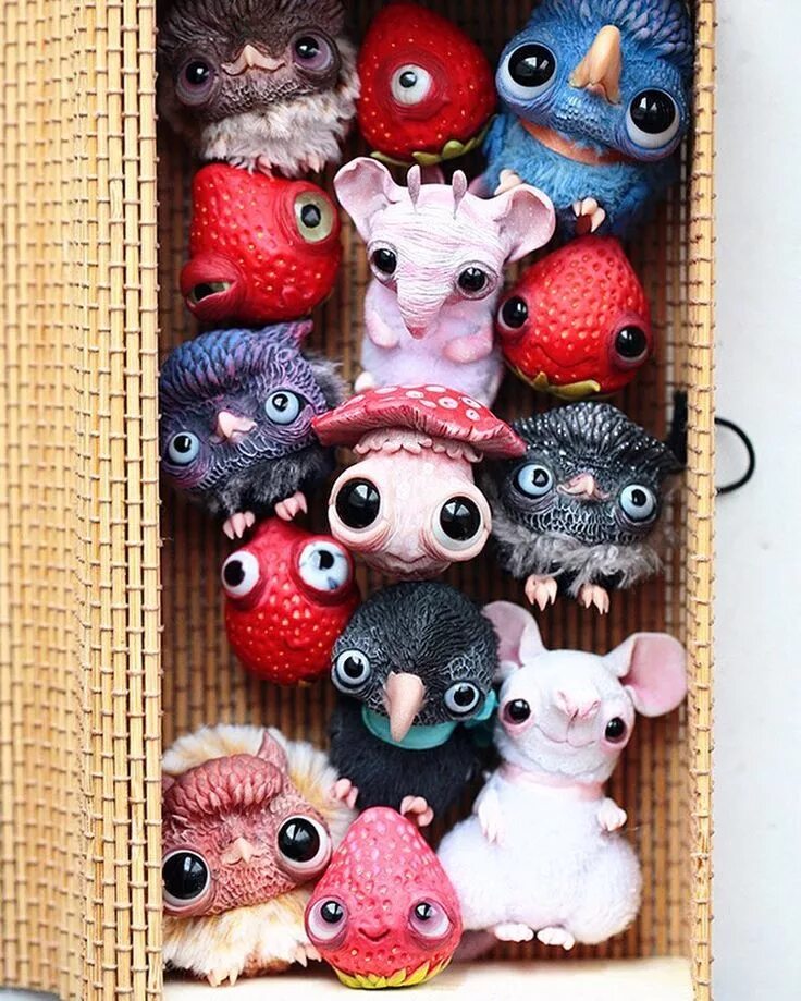 Смешанная техника игрушки мех глина. Игрушки в смешанной технике. Монстрик из полимерной глины и меха. Полимерная глина и мех игрушки. Монстрики в смешанной технике.