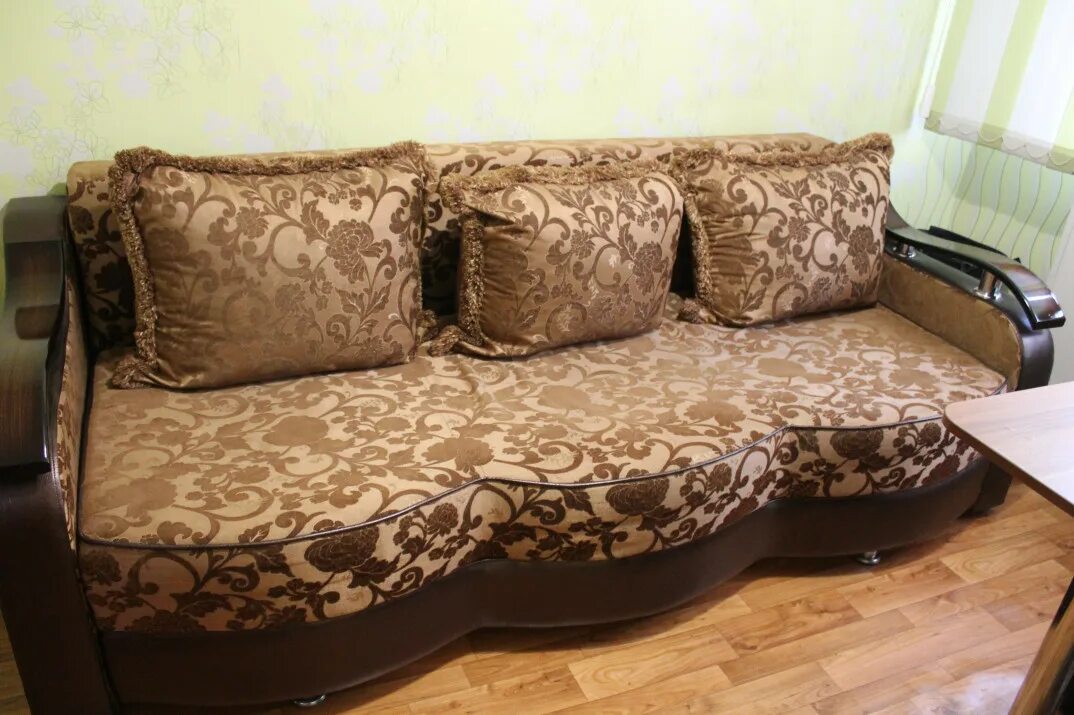 Диван - купить в Астрахани, цена 6 500 руб., продано 15 июля 2019 - Диваны и кре