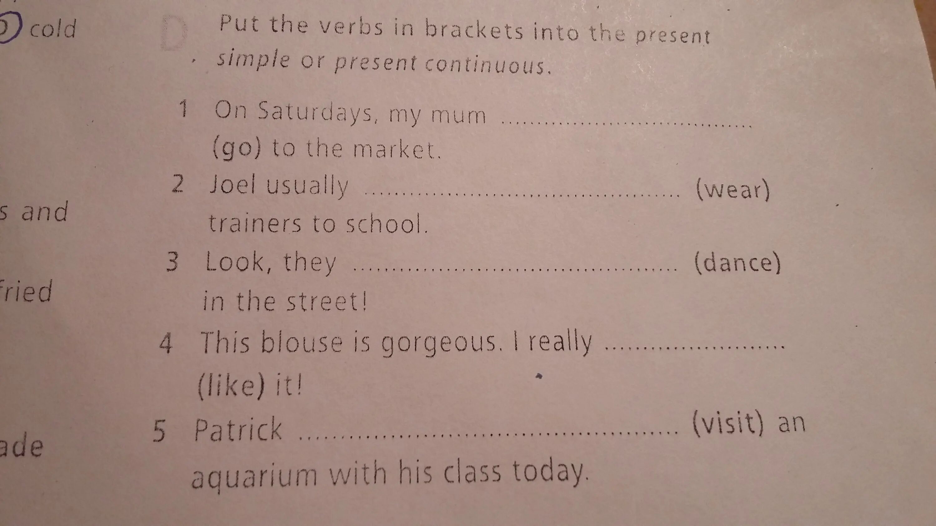 10 sentences present continuous. Put the verbs in Brackets into the present simple or the present Continuous. Put the verbs in Brackets in the present simple or present Continuous. Put the verbs in Brackets into the present Continuous. Put the verbs in present simple.