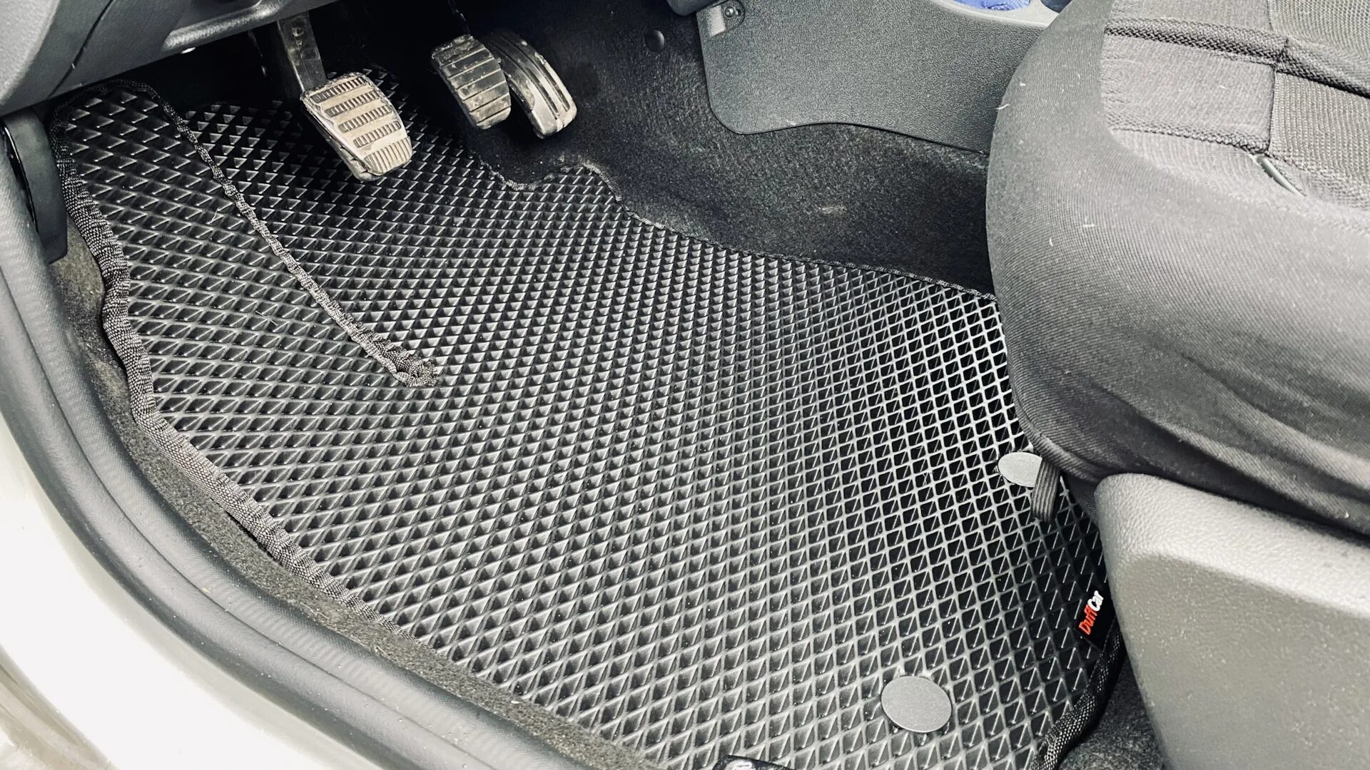 Коврик renault duster. ЭВА коврики на Рено Дастер 1. Renault Duster Eva коврики.