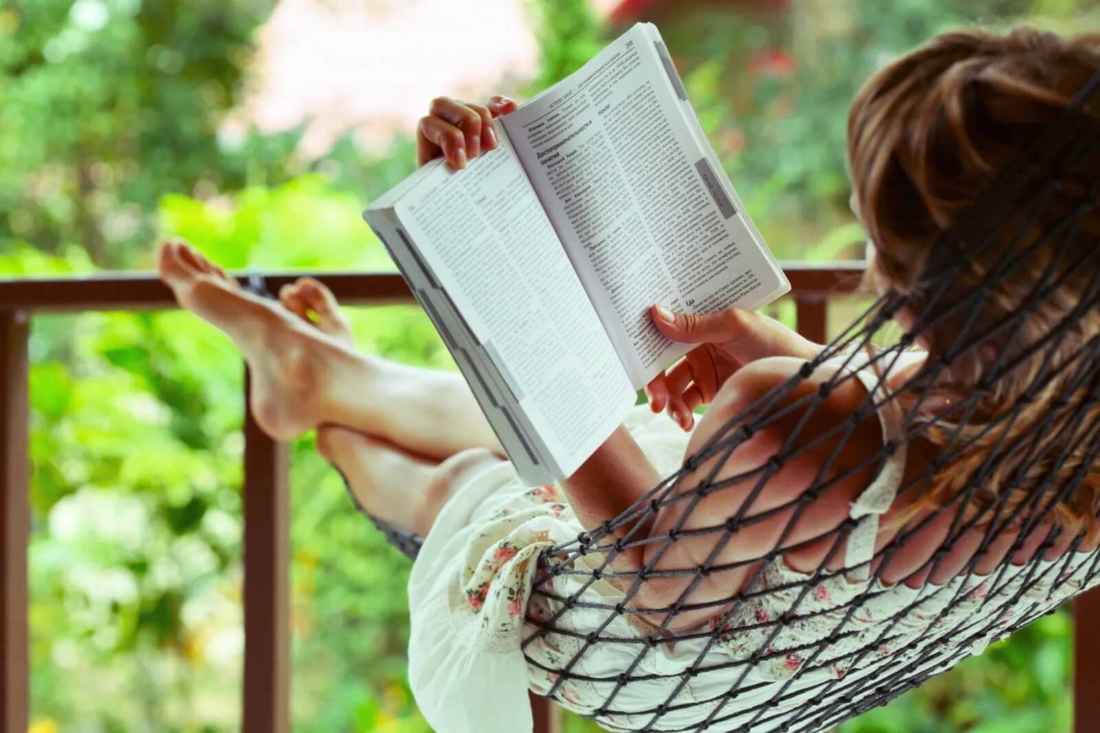 Знакомьтесь новые книги. Знакомство с новой книгой. Легкое чтение для подросткового. Знакомьтесь новые книги. Рисунок на тему знакомы с книгой.