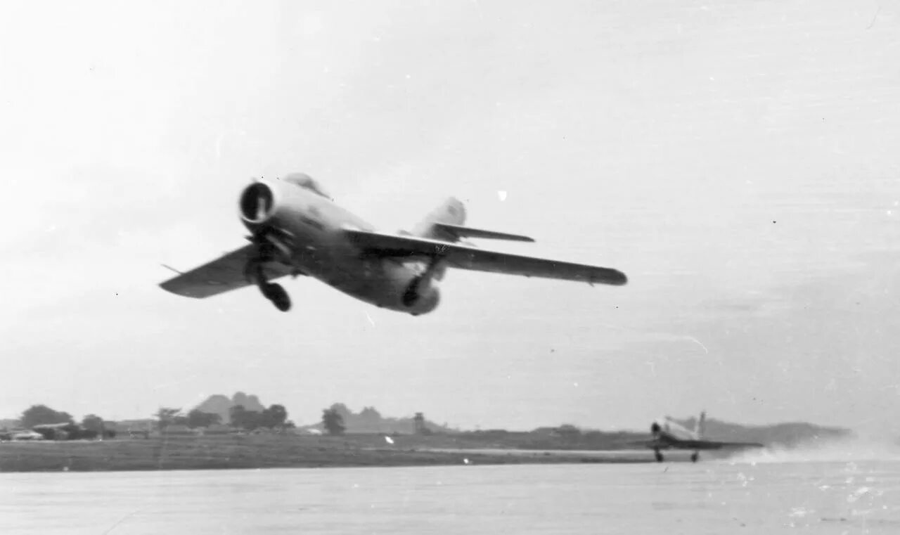 Черный четверг американской авиации. Самолёт миг-15 в Корее. Миг-15 реактивный самолёт. Реактивныйсамалет 1950 СССР. СССР самолеты корейской войне 1950-1953.