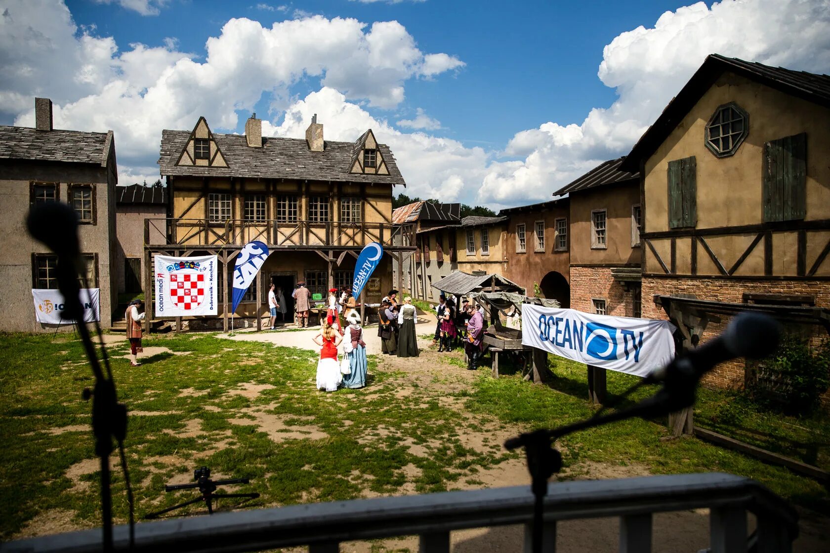 Парк Piligrim Porto. Киногород Пилигрим Порто. Киногород Piligrim Porto парковка. Усадьба Середниково Киногород.