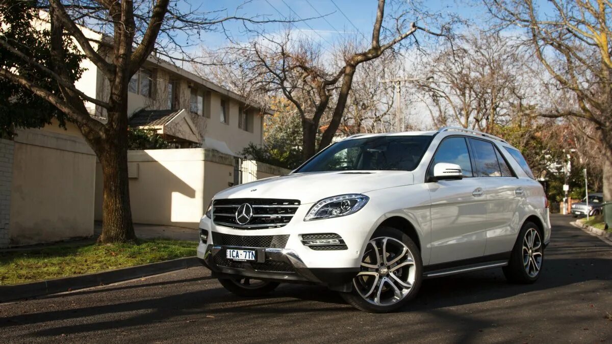 Мл 2014 год. Mercedes benz ml 350 2014. мерседес мл 350 2014. mercedes benz ml 350. mercedes benz ml350 2014 белый.
