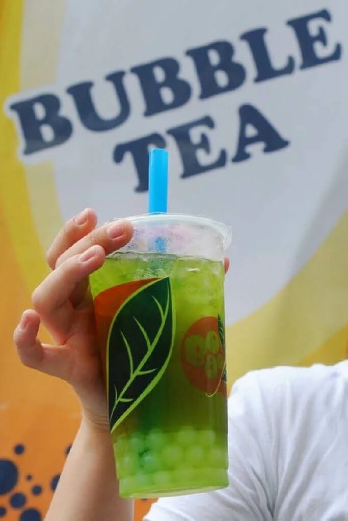 Bubble drinks. Напиток бабл ти. чай bubble tea. чай с шариками bubble tea. бабл сок.