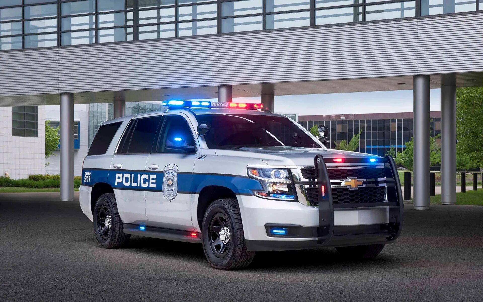 Полицейские машины в америке. Chevrolet Tahoe Police Interceptor. Chevrolet Tahoe 2020 Police. Tahoe 400 Police. Chevrolet Tahoe Police 2010.