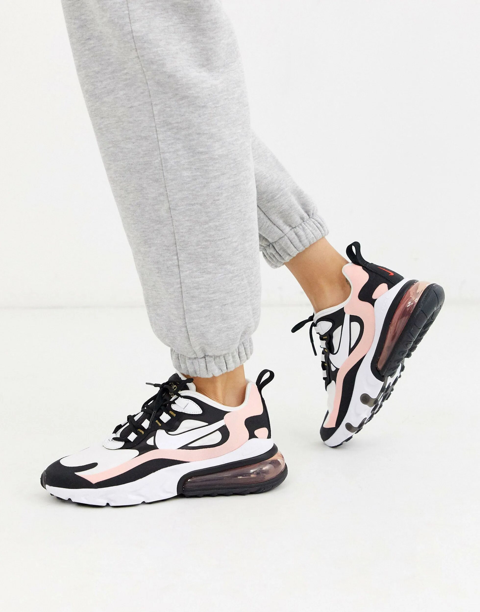 Найк мягкие. Кроссовки найк АИР Макс 270 реакт. Nike 270 React женские. Nike Air Max 270 React Pink. Nike React 270 белые.