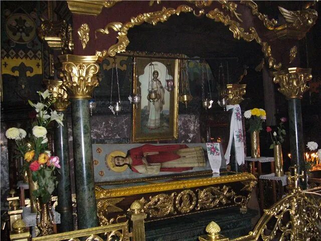 Мощи святой варвары где находятся. Мощи святой великомученицы варвары в киеве. Святая варвара великомученица мощи. Великомученица варвара мощи. Мощи святой варвары где находятся.