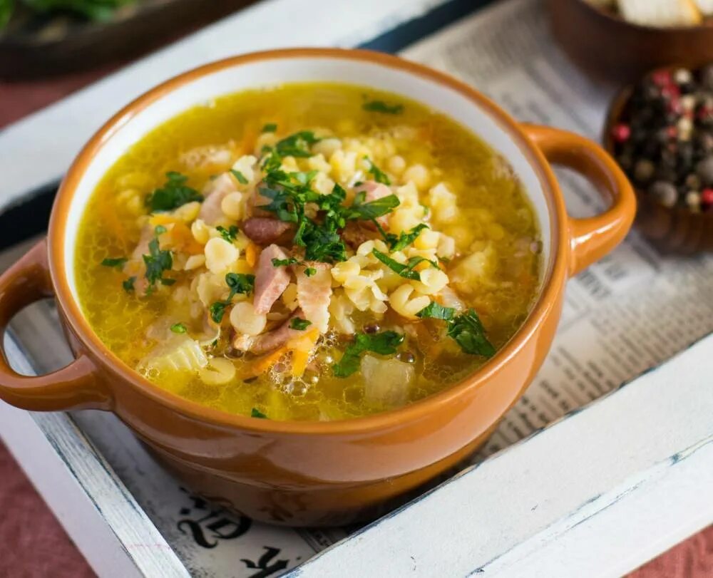Суп со свининой простой рецепт. Гороховая похлебка. Суп гороховый. Горох для супа. Гороховый суп с мясом.