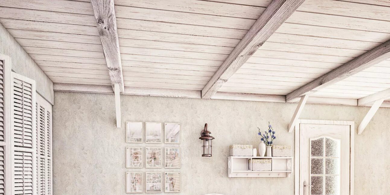 недавно выстроенный и выбеленный дом приветливо