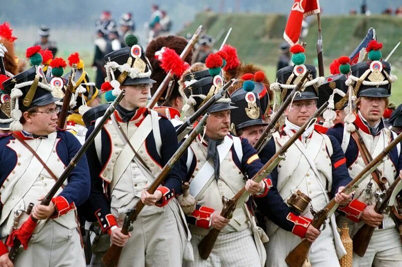 Бородинская битва форма французской армии. Бородинское сражение Военная форма французов. Бородинская битва 1812 года французская армия Военная форма. Бородинское сражение 1812 обмундирование солдат.