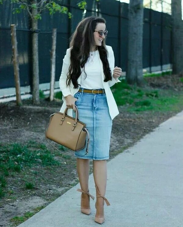 Джинсовая юбка с пиджаком. Образы с джинсовой юбкой. Джинсовая юбка с ремнем. Стильные образы с длинной джинсовой юбкой. Ремень под джинсовую юбку.