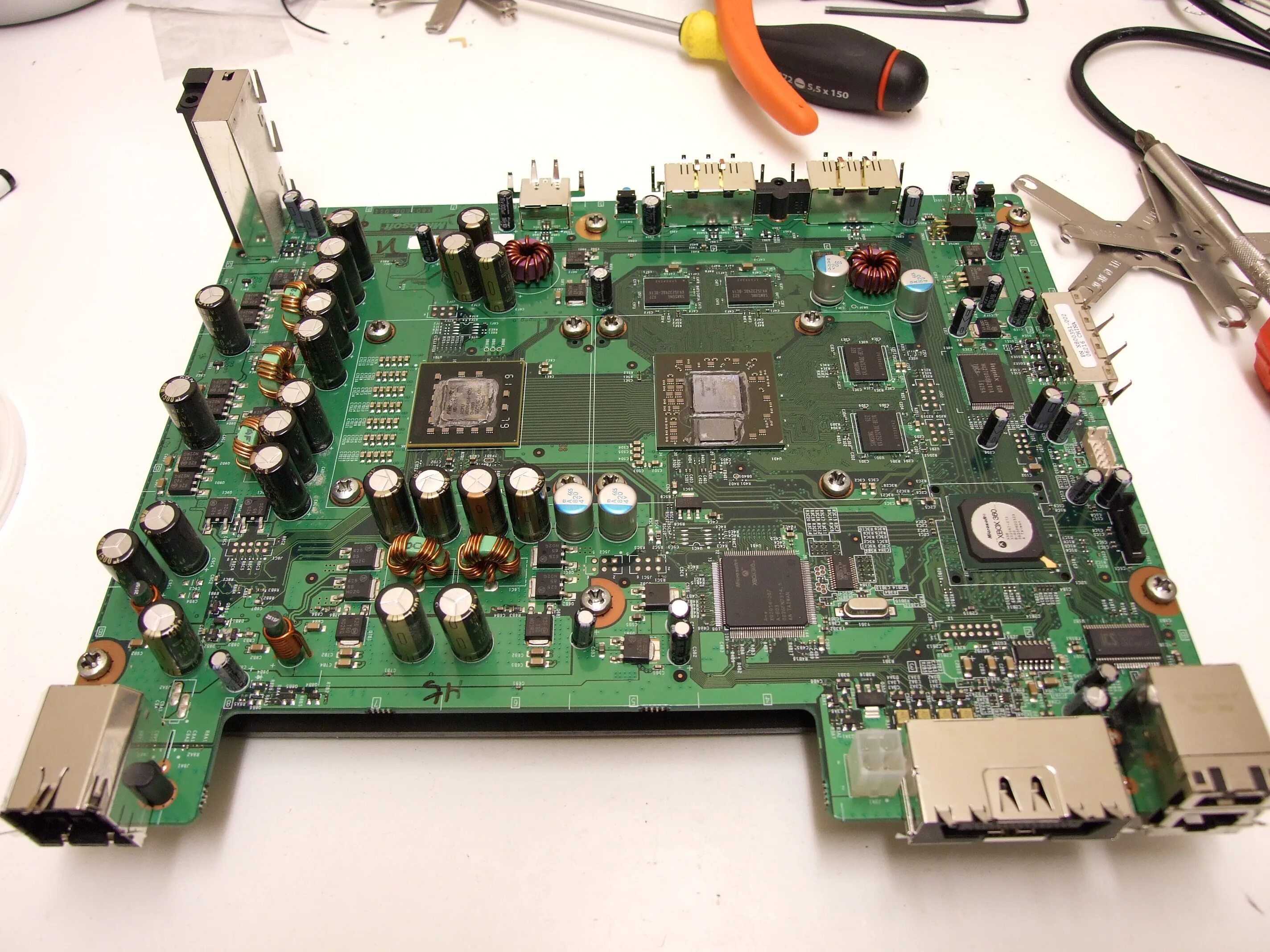 Видеокарта xbox 360. Xbox 360 falcon плата. xbox 360 gpu. gpu xbox 360 slim. чип hana xbox 360.