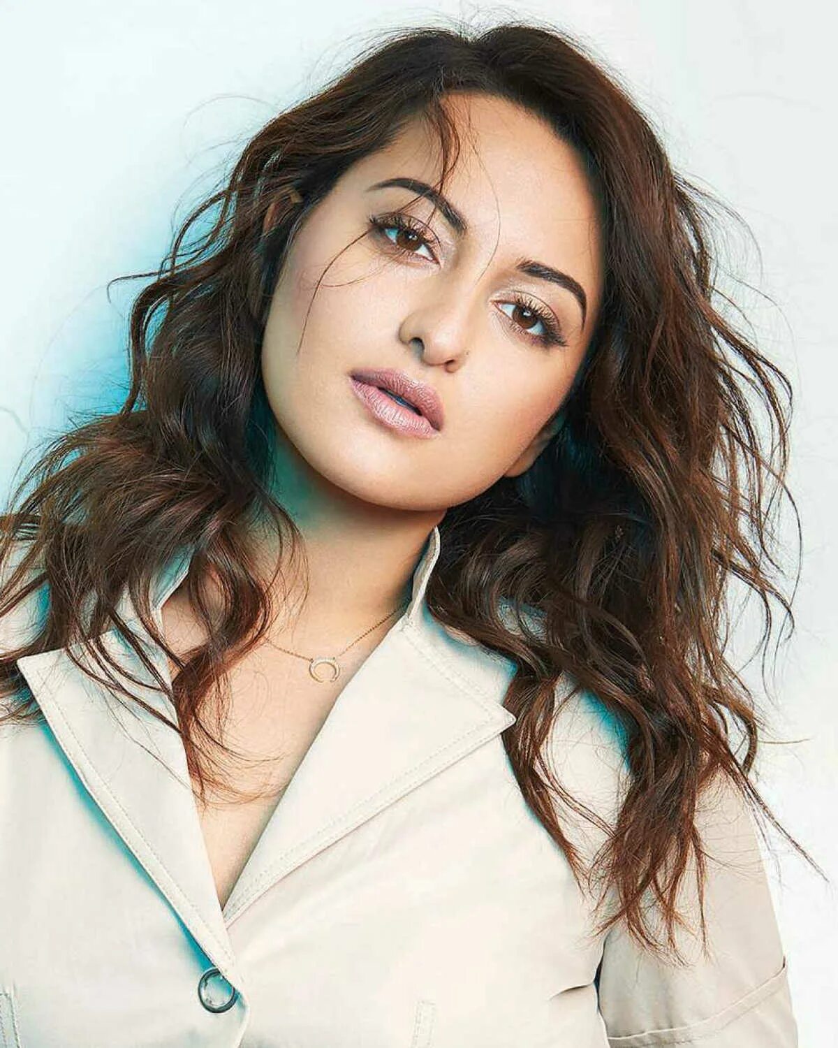 Sonakshi sinha. Сонакши синха 2022. Sonakshi sinha face from side. Sonakshi sinha. Сонакши синха откровенно.