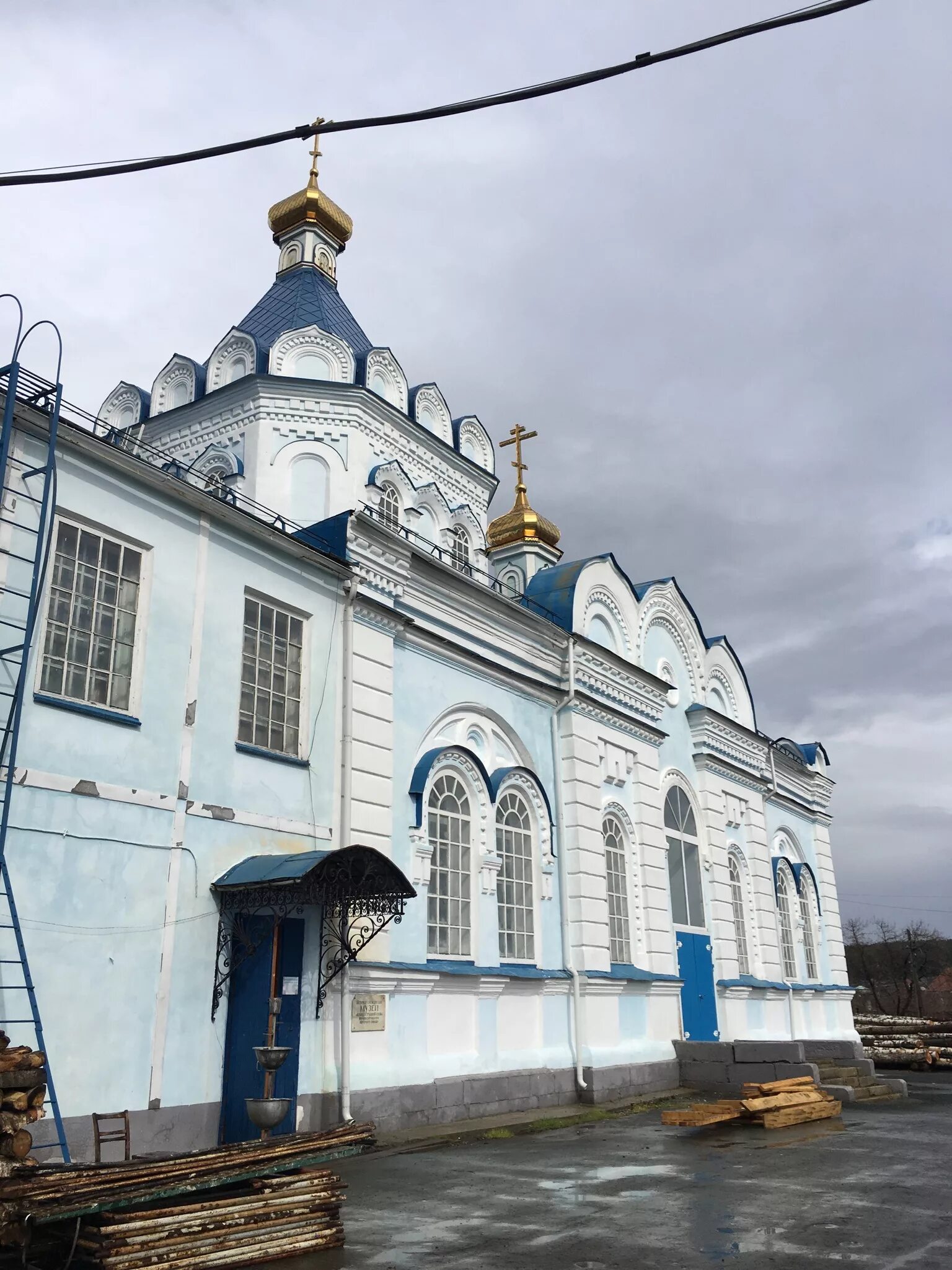 Введенский храм Верхние Серги. Поселок Верхние Серги Свердловская область. Свердловская область Верхние Серги храм. Верхние Серги краеведческий музей. Прогноз погоды верхние серги