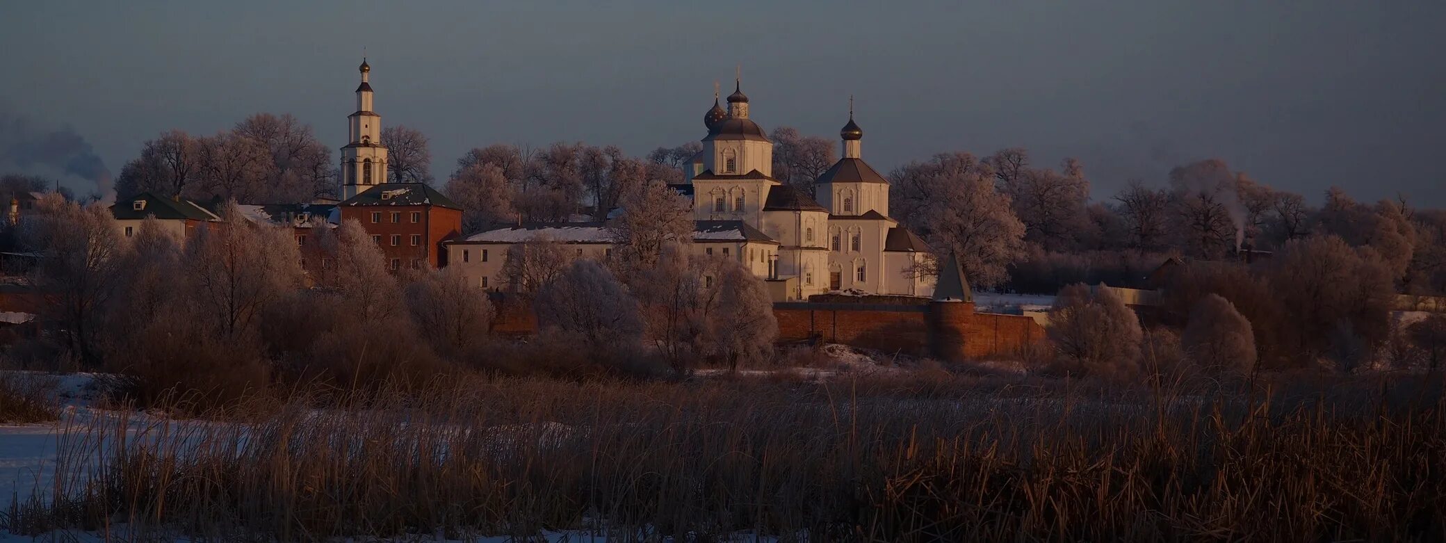 Никольский монастырь Рыльск. Рыльский Свято-Николаевский мужской монастырь. Вознесенская Церковь Рыльск. Монастырь в Большегнеушево Курской области. Рыльск рыльский монастырь