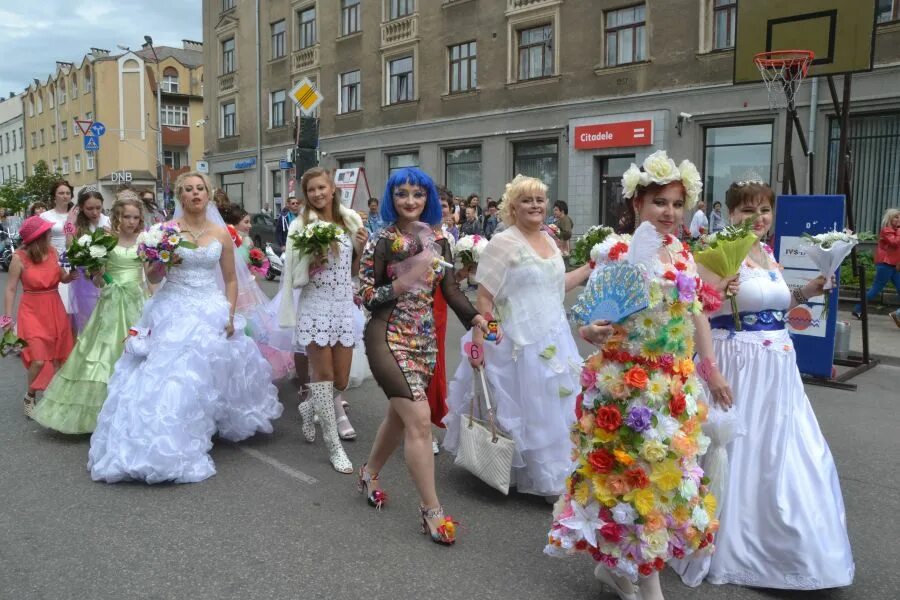 1 мая 2016 г. Парад невест. Парад невест картинки. Парад невест образы. Парад невест Нижний Новгород.