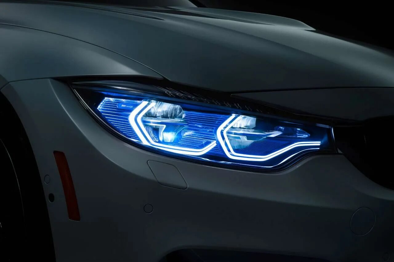 Light avto. BMW m4 Lights. BMW m4 Headlight. BMW m4 Concept iconic Lights. БМВ м4 оптика.