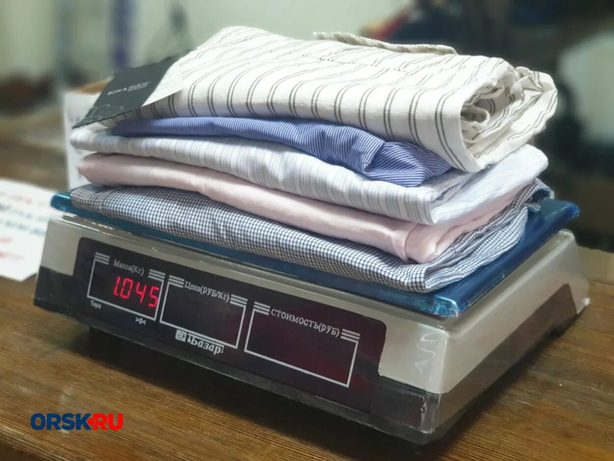 Весы одежда. Весы одежда. Наклейка галеты. Весы одежда. Весы напольные шуточные.