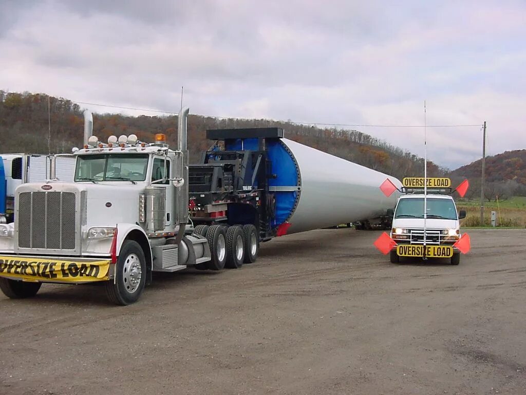 Load car. Грузовик негабарит. Негабаритные перевозки США. Грузовик с негабаритным грузом. Оверсайз негабарит.