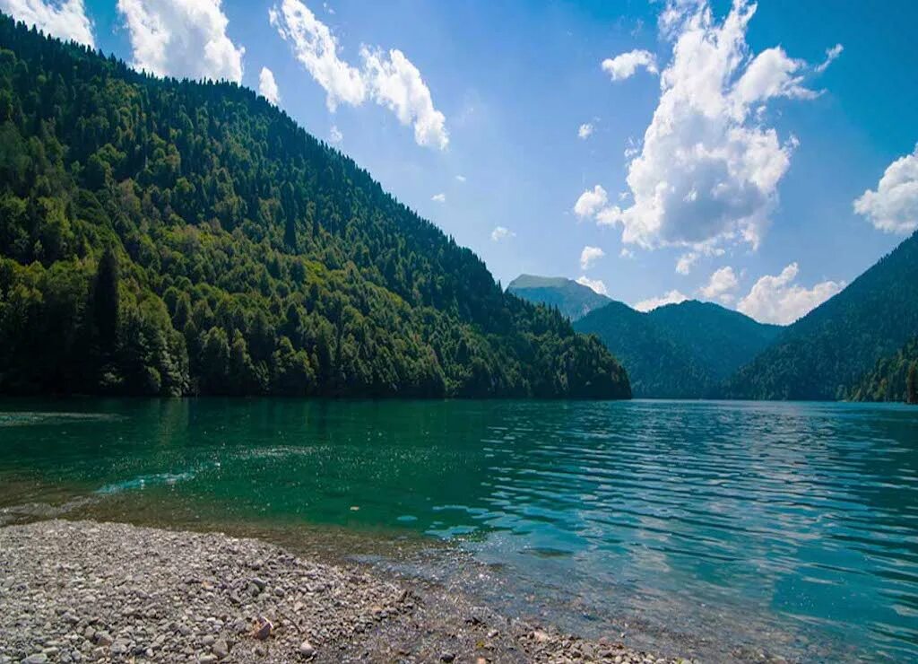 Новый афон рица. Абхазия Гагры озеро Рица. Горы Абхазии Рица. Высокогорное озеро Рица. Рицца Абхазия озеро Рица.
