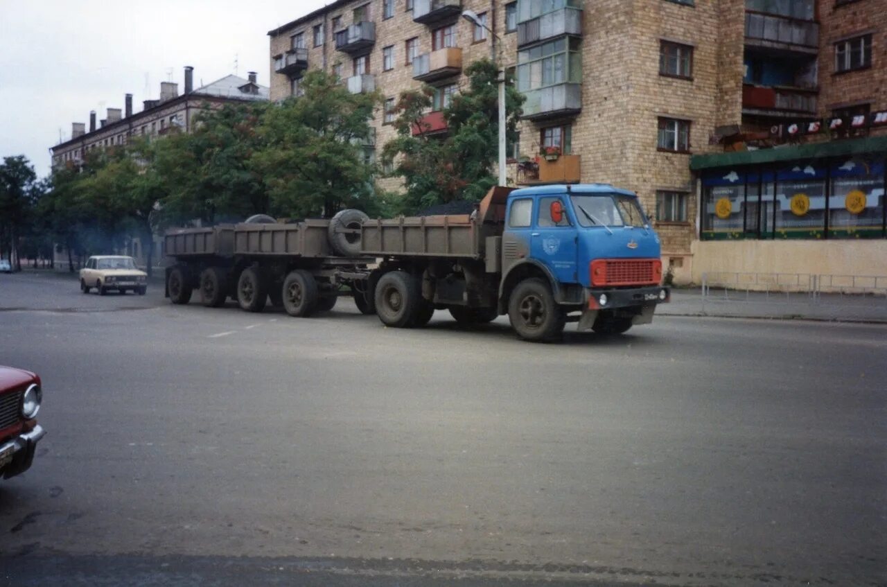 Беларусь 1993. КАМАЗ 2023. КАМАЗ прошлых годов. Беларусь машина Советская. Московская 32 Новочеркасск фото 2023.