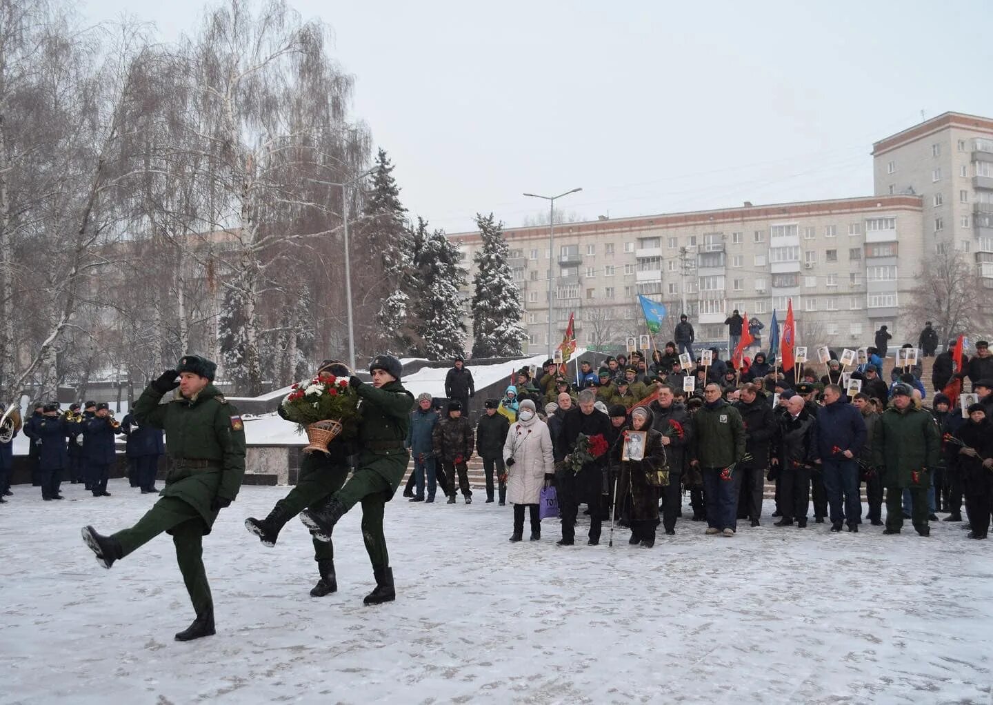 Росгвардия военнослужащие. Картинки с новым годом для ветеранов афганистана. Росгвардия военнослужащие. Афганцы в москве. Новости ввели войска.