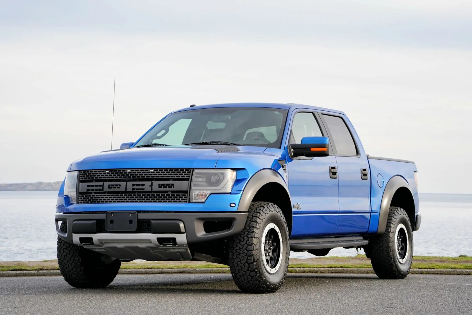 Купить форд 14. Ford f-150 SVT Raptor. Ford f-150 SVT Raptor SUPERCREW. Ford f-150 SVT Raptor 2013. Ford Raptor f150 старый.