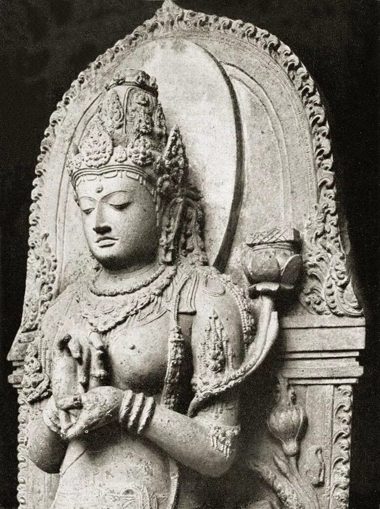 Махаяна это. Махаяна (Великая колесница). Махаяна. Махаяна буддизм. Праджняпарамита статуя.
