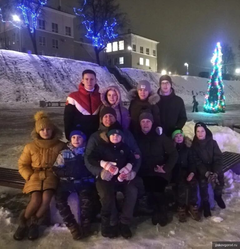 Семья псков. Семья псков. Семья псков. Псков семья. Семья псков.