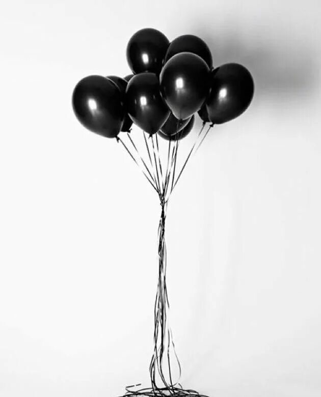 House of Balloons the Weeknd. “Черный шар” (the Black Balloon), 2008. Черные воздушные шары. Черно-белые воздушные шары. Про черного шарика