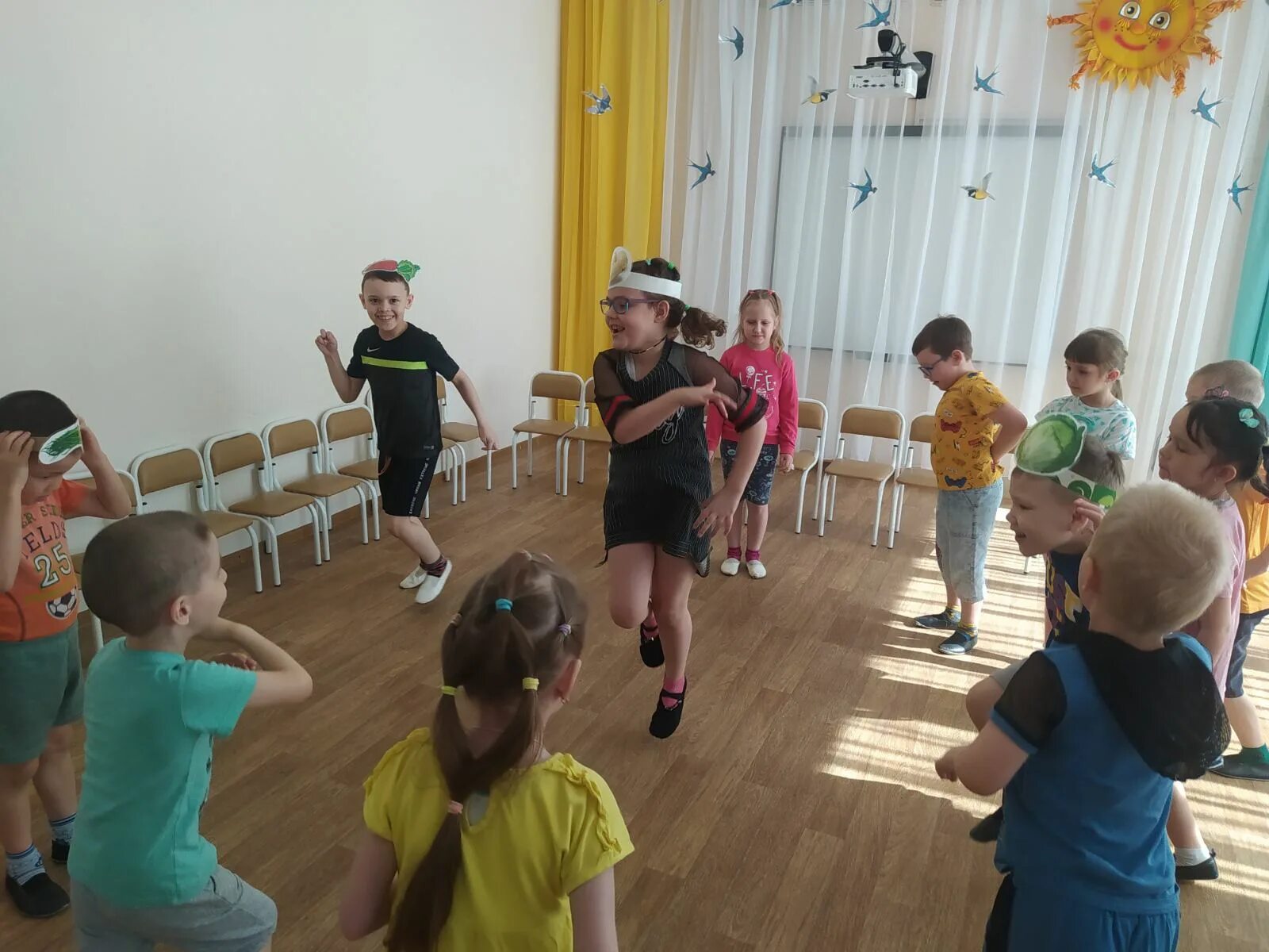 В добрый путь выпускники детского сада. Детский сад на нелидовской 10. Детский сад эхо. Спортивный праздник в детском саду. Космокидс никулинская.