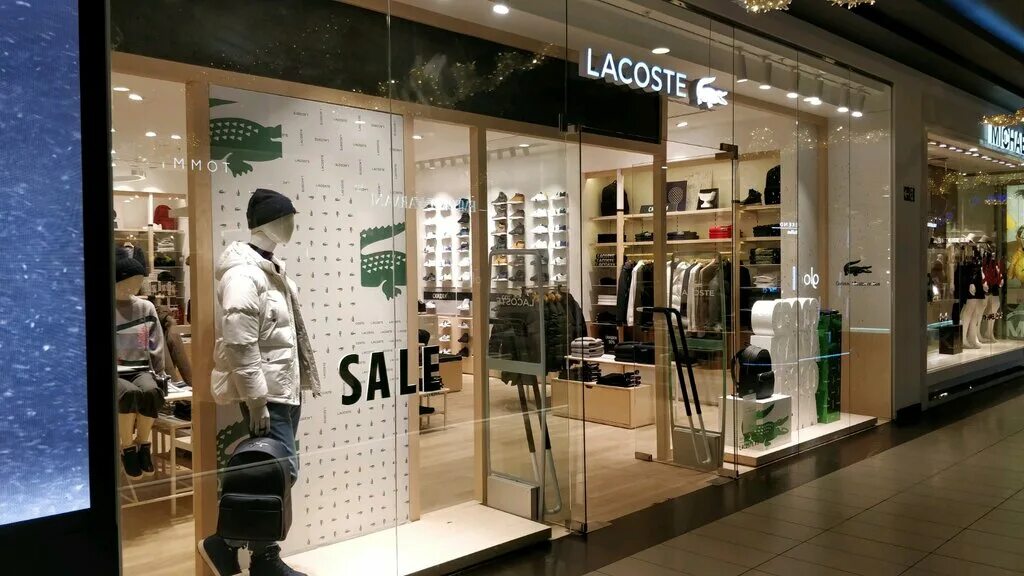 Магазин мужской одежды ростов. Lacoste Ростов-на-Дону. Lacoste витрина 2022. Магазин Lacoste Ростов. Lacoste магазин в Москве.