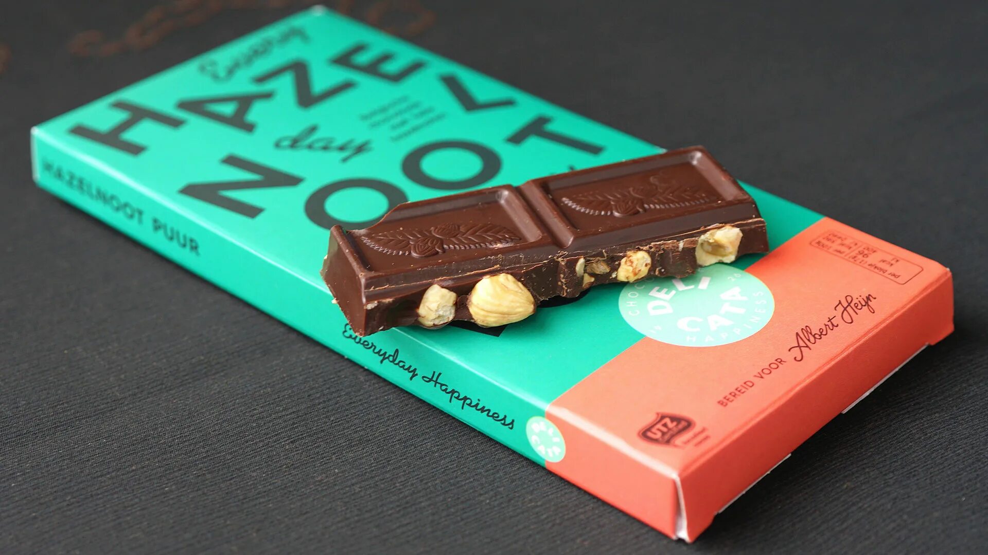 Шоколадка имеет длину 25. Шоколадная плитка. Разные шоколадки. Шоколадки в упаковке. Шоколад разный.