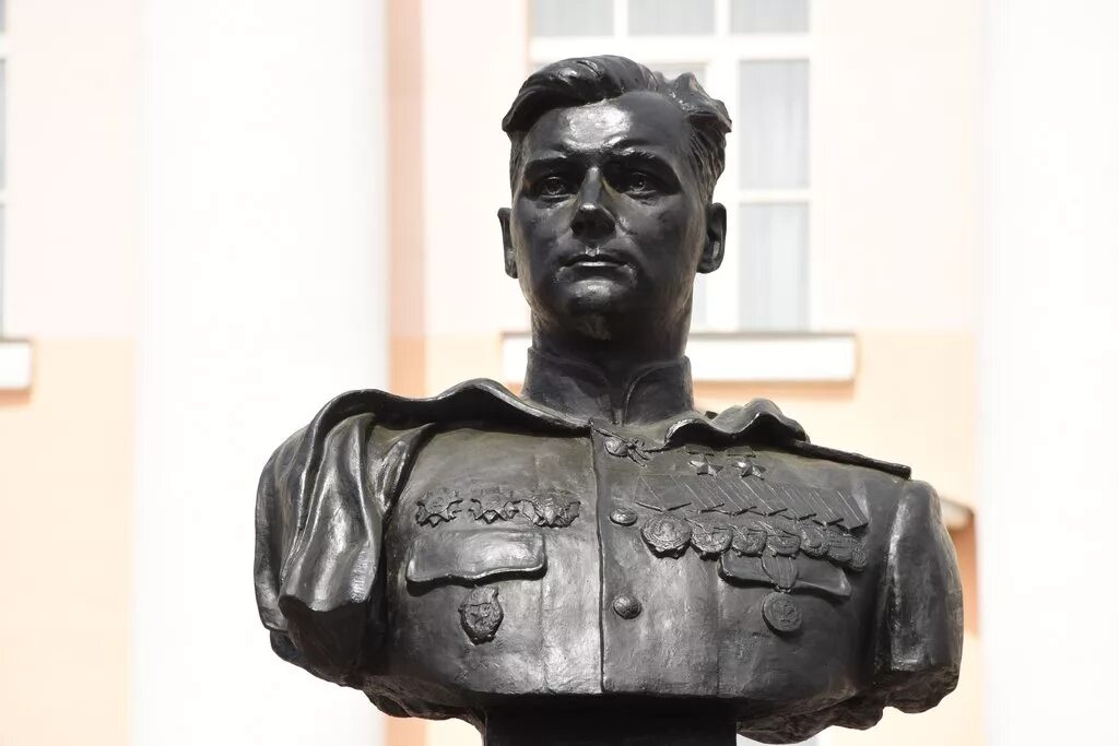 Советские бюсты