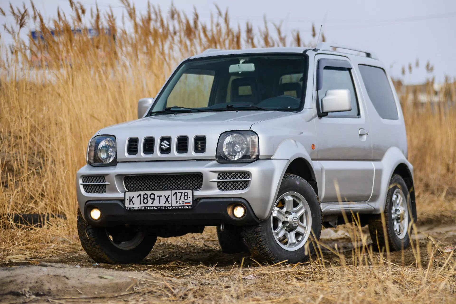 Полный привод jeep. Suzuki Jimny 1.3. Suzuki Jeep Jimny. Мини джип Сузуки Джимни. Сузуки Джимни 2022.