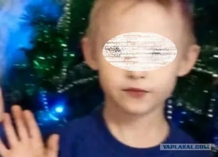 Семилетний мальчик семилетнюю девочку