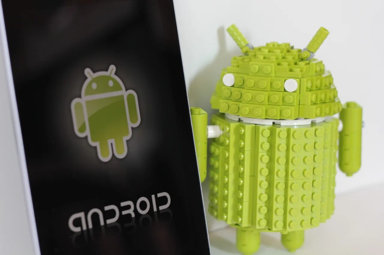 Как выглядит 12 андроид. Андроид 12. android лего. андроид из лего. андроид 12 логотип.