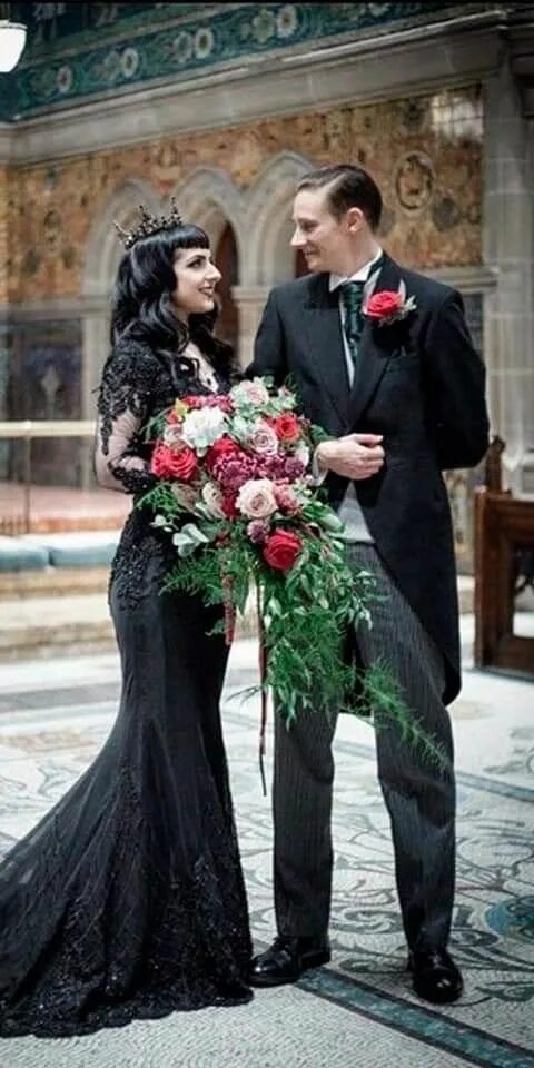 Гот свадьба. Свадьба в стиле Готика. Черное свадебное платье. Невеста в готическом стиле. Свадебное платье в стиле Готика.