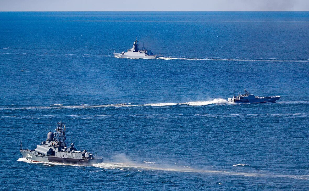 ВМФ учения 2019 Океанский щит. Балтийский флот ВМФ России военные корабли Балтийского флота. Малый ракетный десантный катер ”Мичман Лермонтов”. ВМФ РФ В Балтийском море.