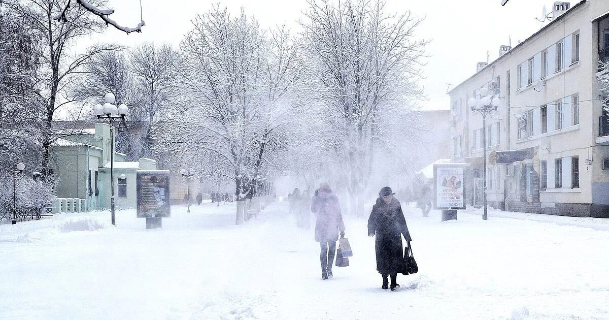 Пурга адрес. Зима в городе. Метель в городе. Зимняя Пурга в городе. Зима метель в городе.