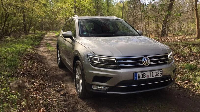 Фольксваген Тигуан первого поколения r. VW Tiguan и Passat рядом. Новый Tiguan поколение. Тигуан с новым двигателем. Куплю фольксваген тигуан б у