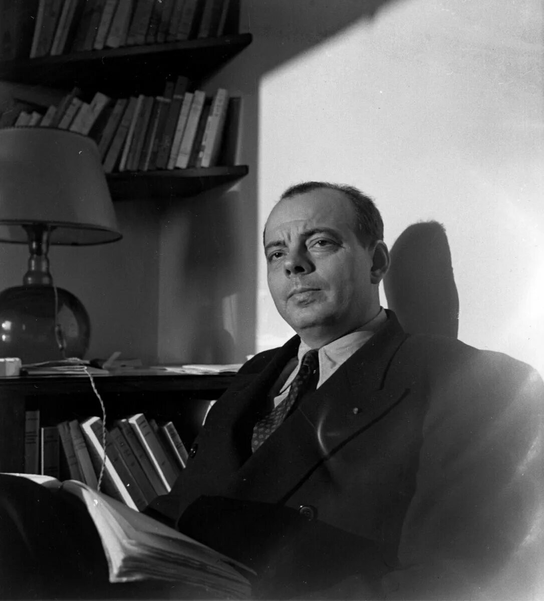 Писатель антуан де сент. Антуан де сент-Экзюпери. Антуан Дешент - Экзюпери. Антуана де сент-Экзюпери (1900–1944).