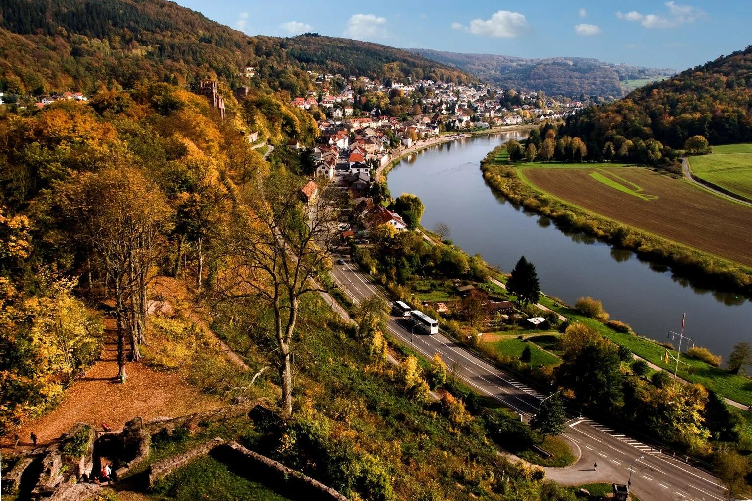 Как называется река германии. Неккар река. Река Неккар в Германии. Штутгарт река Неккар. Долина Неккар Германия.
