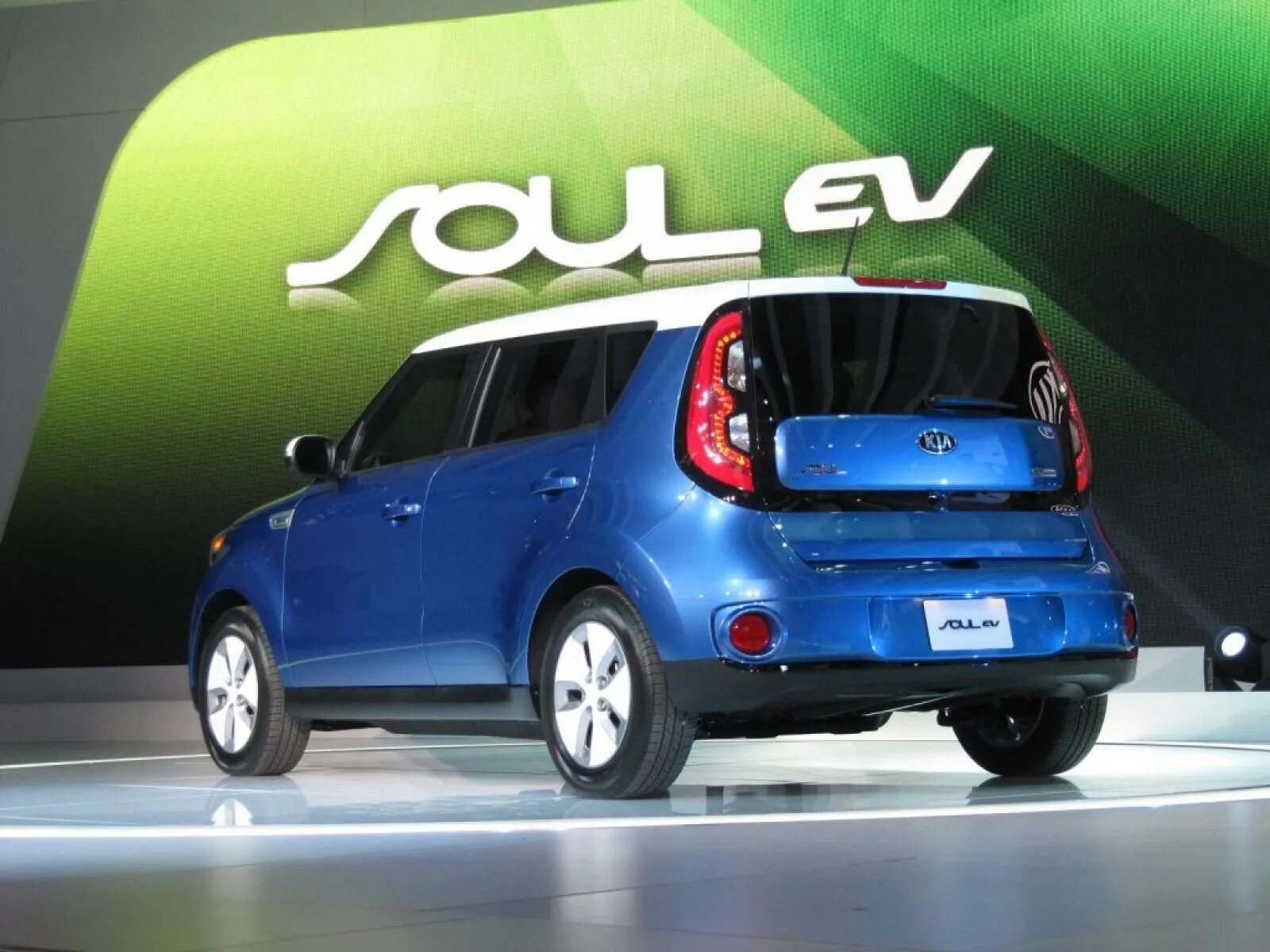 Kia Soul Electric 2015. Киа соул электрический. Kia Soul ev. Kia Soul электромобиль.