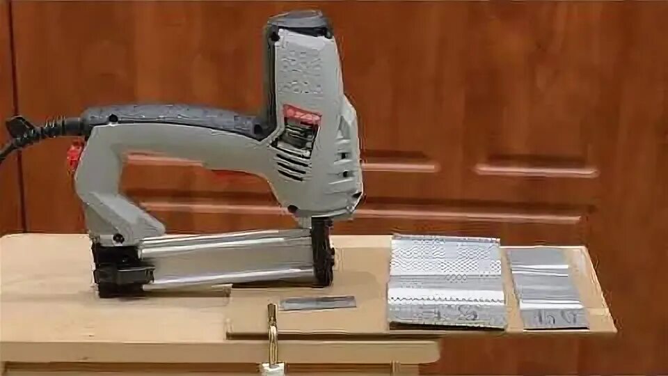 Уголок зубр 90. Электрический степлер пистолет зубр. Зубр т300. Гвоздезабивной пистолет электрический зубр. Нейлер зубр.